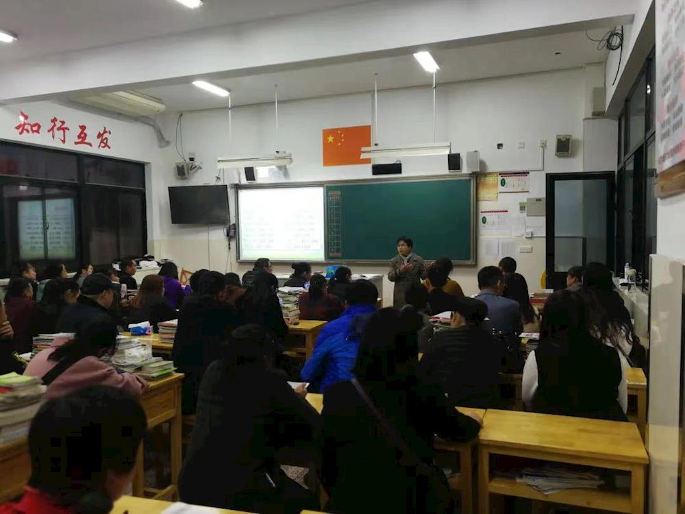 eeb2901dae1a4bfdb30f2d2ee148c459.jpg