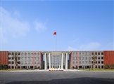 中轴对称，庄重肃穆